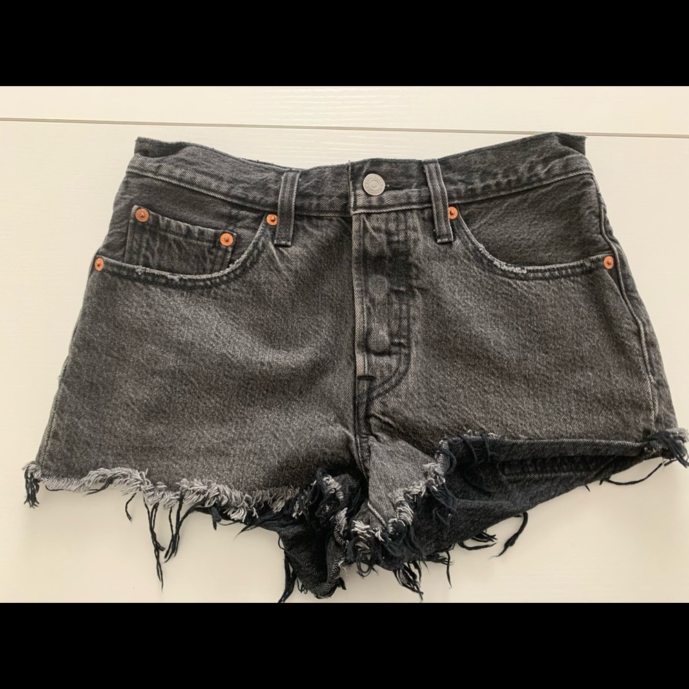 Levi’s high-rise black denim shorts- 26 W